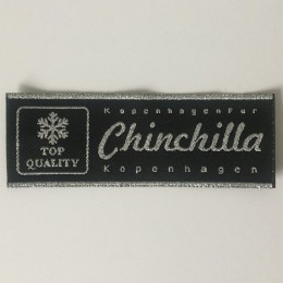 Этикетка жаккардовая вышитая Chinchilla 33мм заказная (1000 штук)
