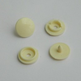 Кнопка пластиковая 4 части 10 мм молоко 306 (1000 штук)