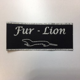 Этикетка жаккардовая вышитая Fur-Lion 35мм заказная (1000 штук)