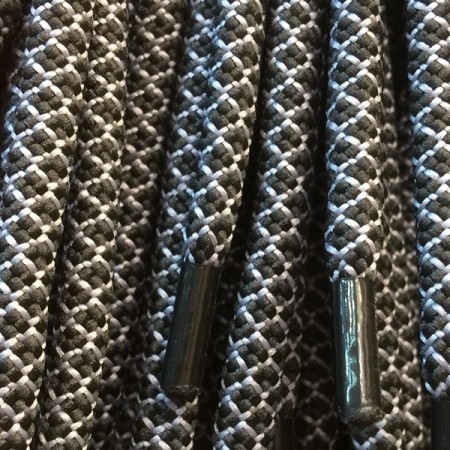 Шнурок круглый 6мм №32 1,25м чёрный со светло серым (пара)